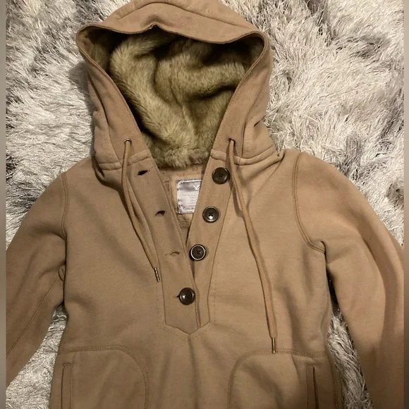 American Eagle ๐ฆ
Outfitters hoodie !! - Picture 1 of 13